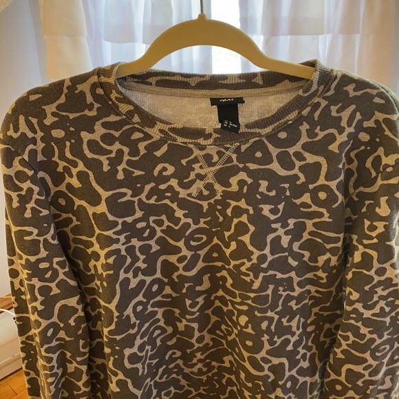 H&M crewneck - Picture 3 of 3